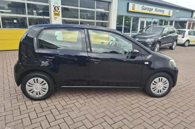 Volkswagen Up! (2016) thumbnail 2