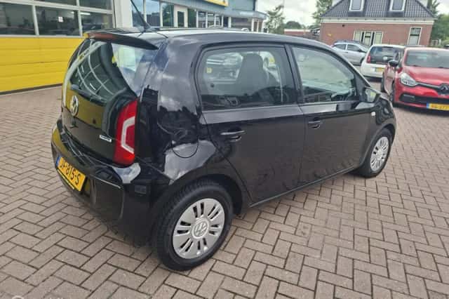 Volkswagen Up! (2016) thumbnail 3