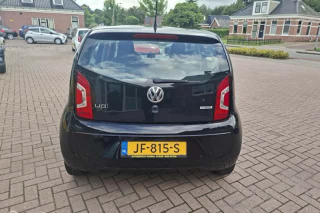 Volkswagen Up! (2016) thumbnail 4