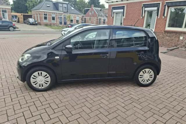 Volkswagen Up! (2016) thumbnail 6