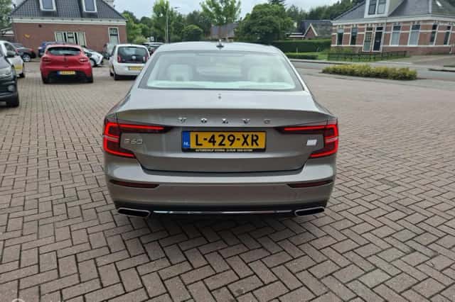 Volvo S60 (2021) thumbnail 4