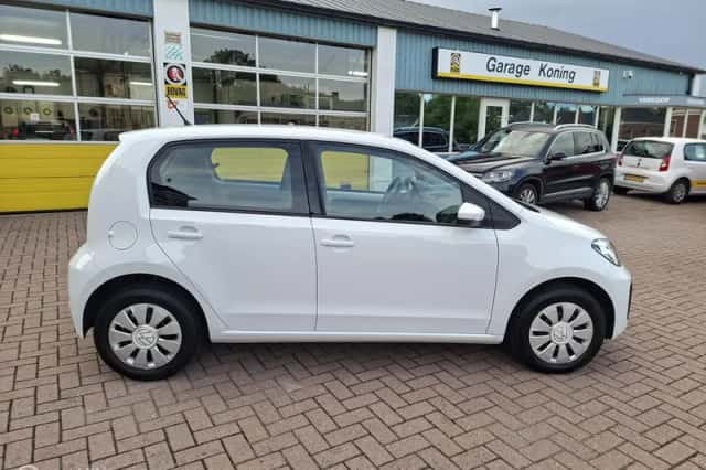 Volkswagen Up! (2023) thumbnail 2