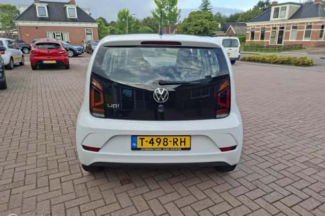 Volkswagen Up! (2023) thumbnail 4