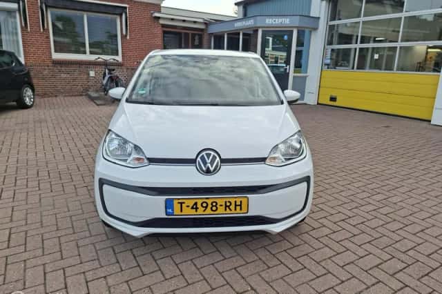 Volkswagen Up! (2023) thumbnail 5