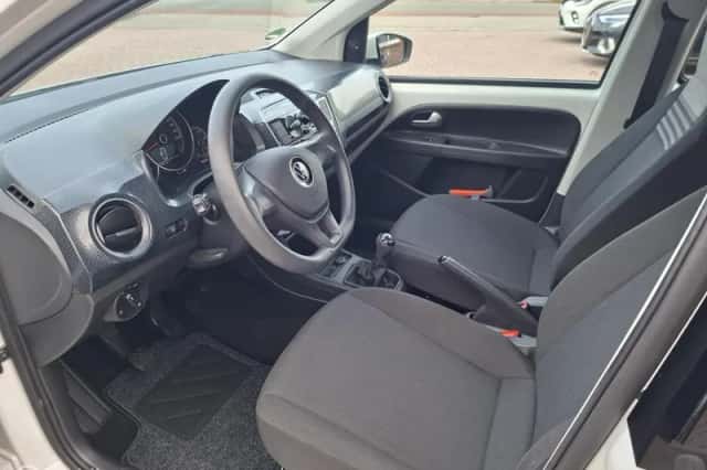 Volkswagen Up! (2023) thumbnail 6