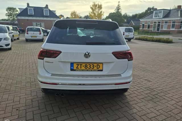 Volkswagen Tiguan (2019) thumbnail 4