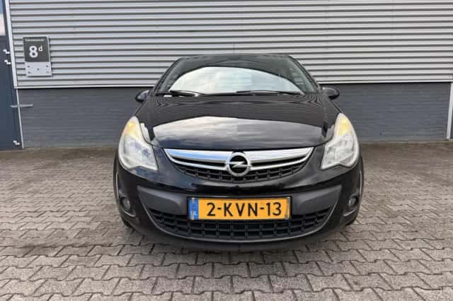 Opel Corsa (2011) thumbnail 2