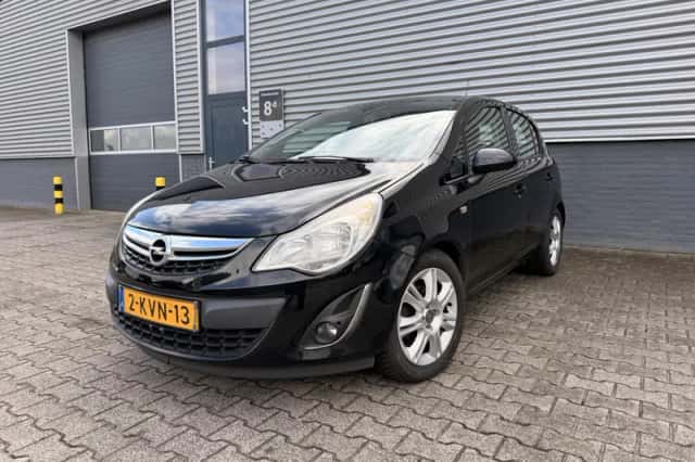 Opel Corsa (2011) thumbnail 3