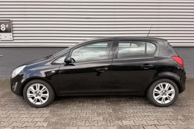 Opel Corsa (2011) thumbnail 4