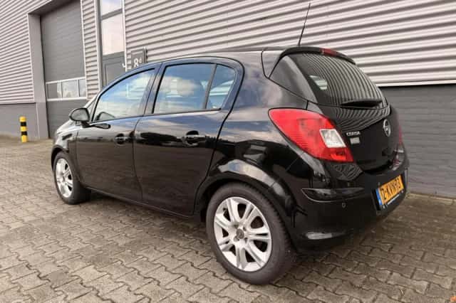 Opel Corsa (2011) thumbnail 6