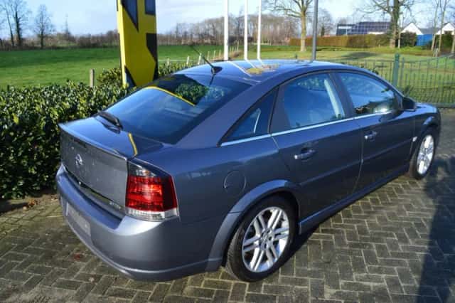 Opel Vectra (2002) thumbnail 4