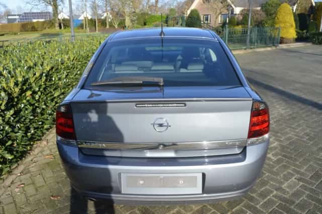 Opel Vectra (2002) thumbnail 6