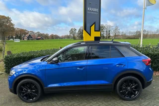 Volkswagen T-Roc (2021) thumbnail 2