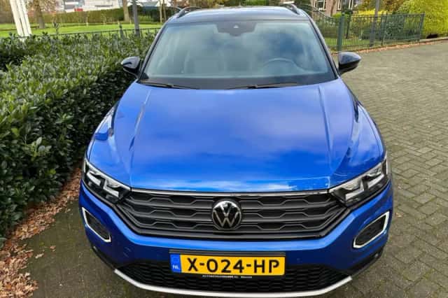 Volkswagen T-Roc (2021) thumbnail 3