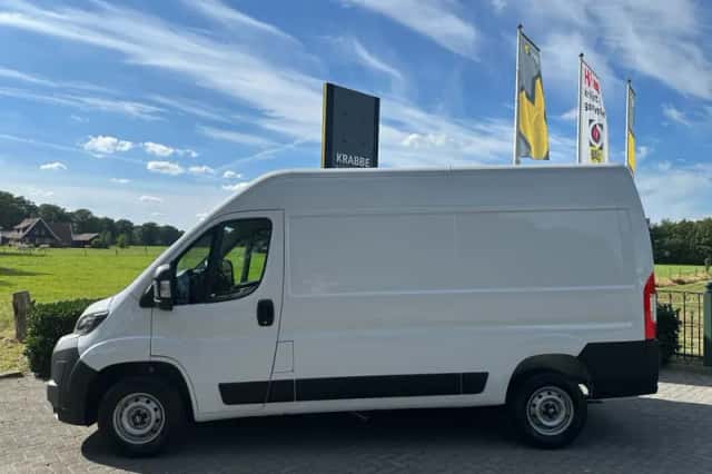 Opel Movano (2024) thumbnail 2