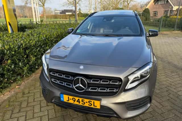 Mercedes-Benz GLA-Klasse (2017) thumbnail 3