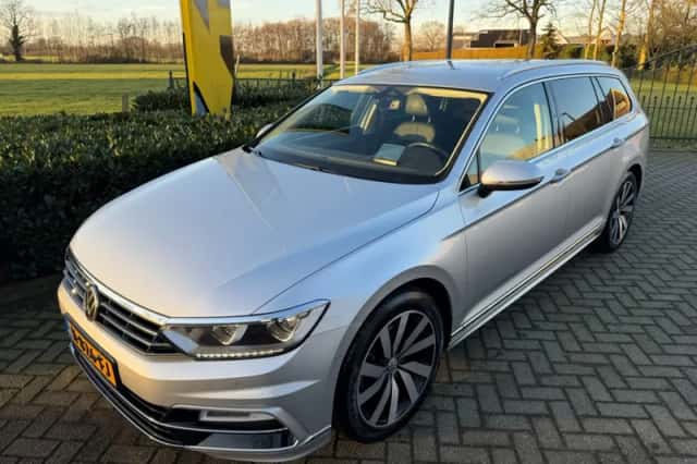 Volkswagen Passat (2019) thumbnail 1