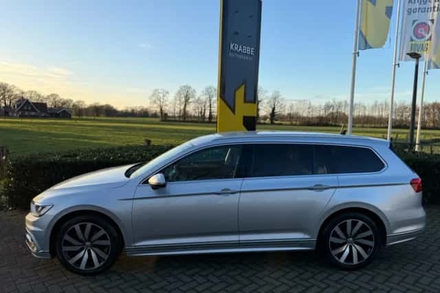 Volkswagen Passat (2019) thumbnail 2