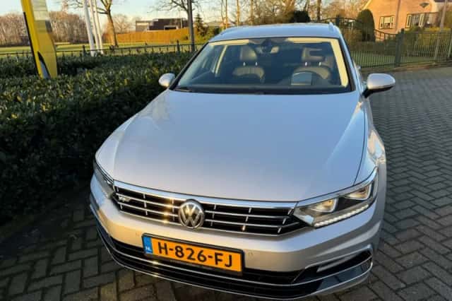 Volkswagen Passat (2019) thumbnail 3
