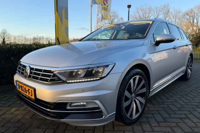 Volkswagen Passat (2019) thumbnail 4