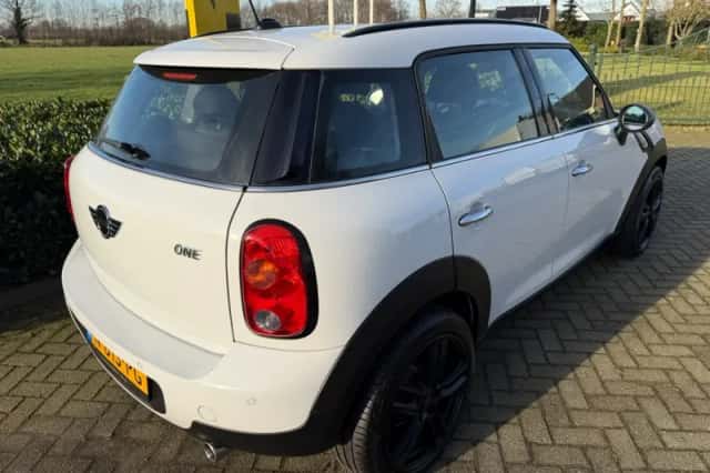 MINI Countryman (2016) thumbnail 5