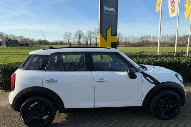 MINI Countryman (2016) thumbnail 6