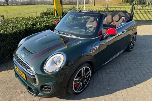 MINI Cabrio (2016) thumbnail 1