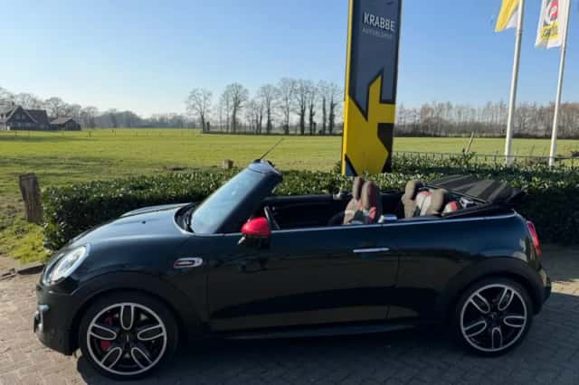 MINI Cabrio (2016) thumbnail 2