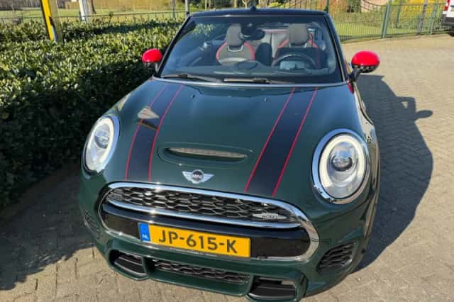 MINI Cabrio (2016) thumbnail 3