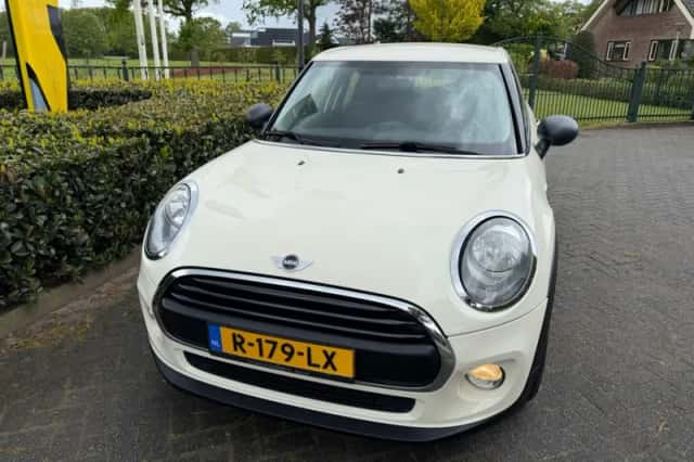 MINI One (2016) thumbnail 3