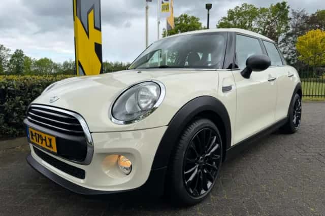 MINI One (2016) thumbnail 4