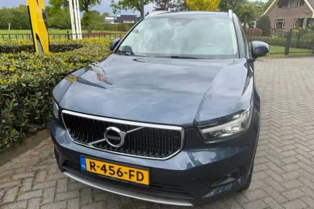 Volvo XC40 (2021) thumbnail 3