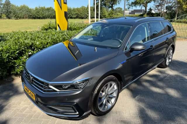 Volkswagen Passat (2020) thumbnail 1