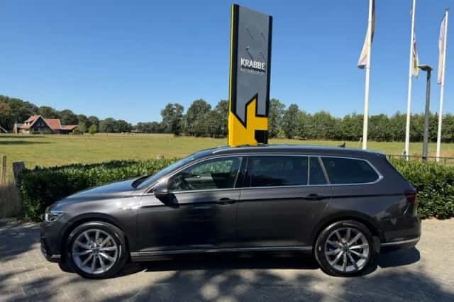 Volkswagen Passat (2020) thumbnail 2