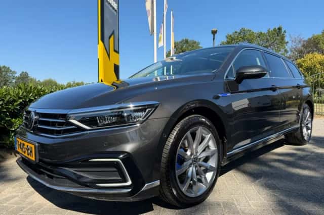 Volkswagen Passat (2020) thumbnail 4