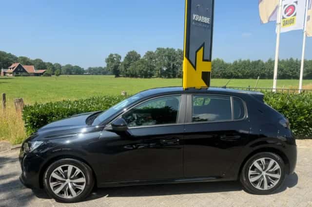 Peugeot 208 (2023) thumbnail 2