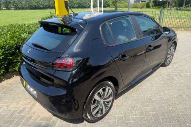 Peugeot 208 (2023) thumbnail 5