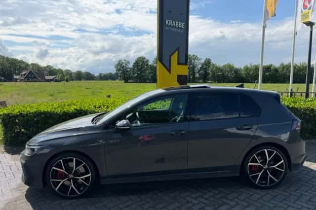 Volkswagen Golf (2024) thumbnail 2