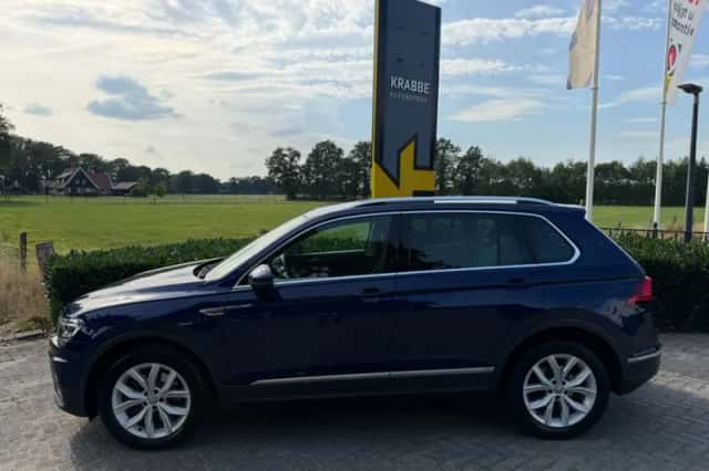 Volkswagen Tiguan (2017) thumbnail 2