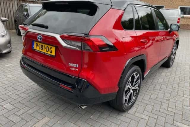 Toyota RAV4 (2022) thumbnail 6