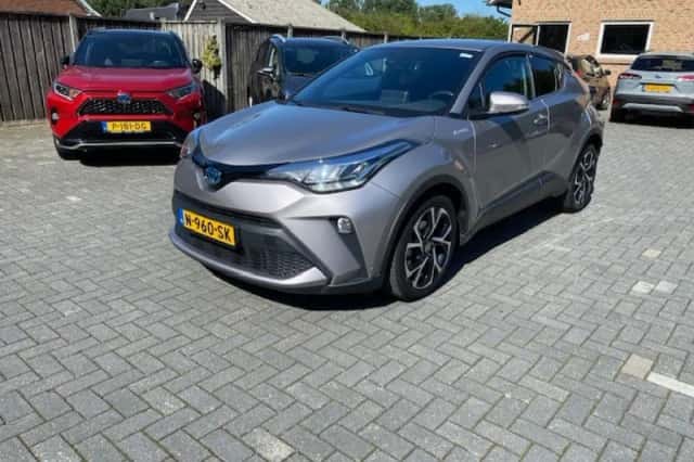 Toyota C-HR (2021) thumbnail 1