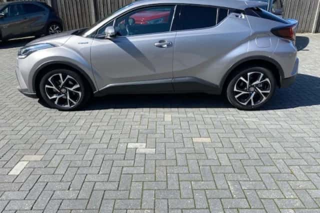 Toyota C-HR (2021) thumbnail 3