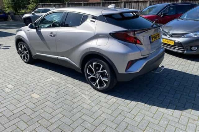 Toyota C-HR (2021) thumbnail 4
