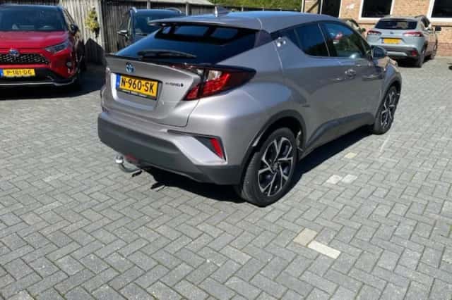 Toyota C-HR (2021) thumbnail 5