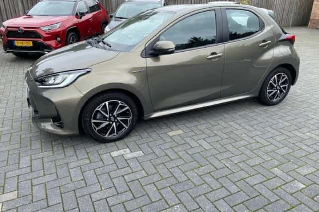 Toyota Yaris (2020) thumbnail 2