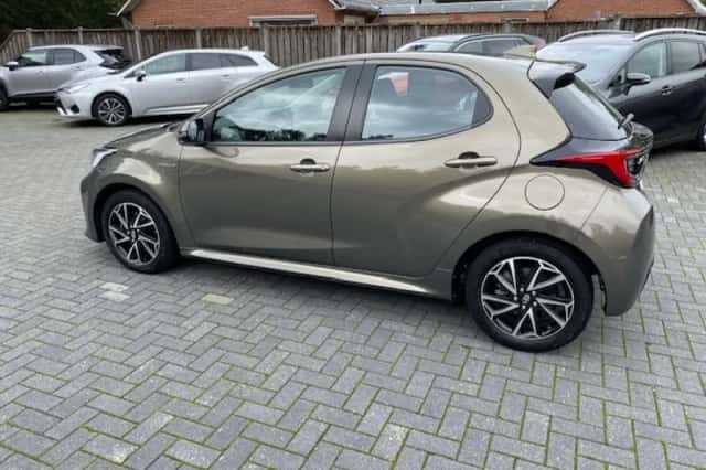Toyota Yaris (2020) thumbnail 3