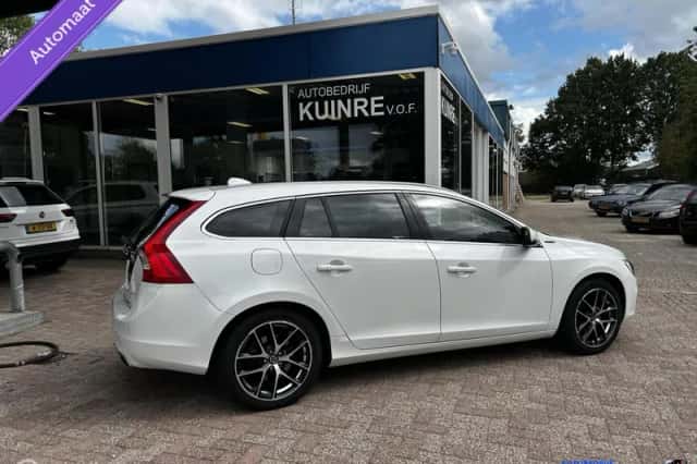 Volvo V60 (2013) thumbnail 3