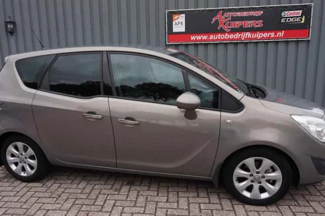 Opel Meriva (2010) thumbnail 3