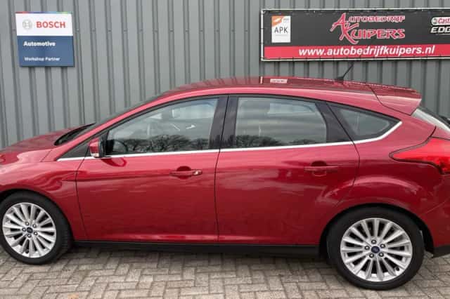 Ford Focus (2016) thumbnail 3
