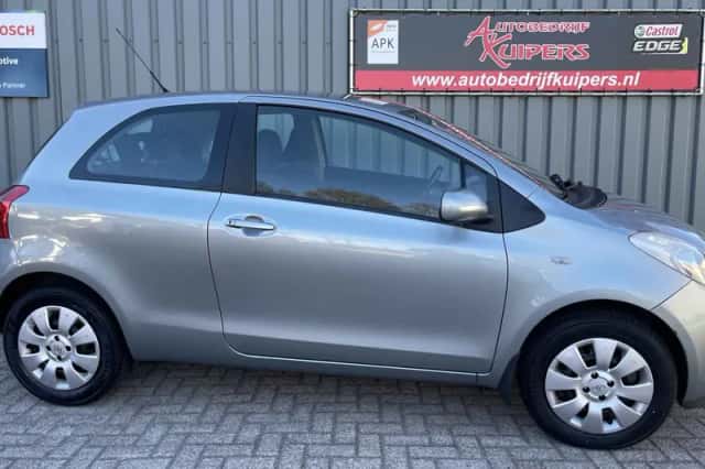 Toyota Yaris (2007) thumbnail 3